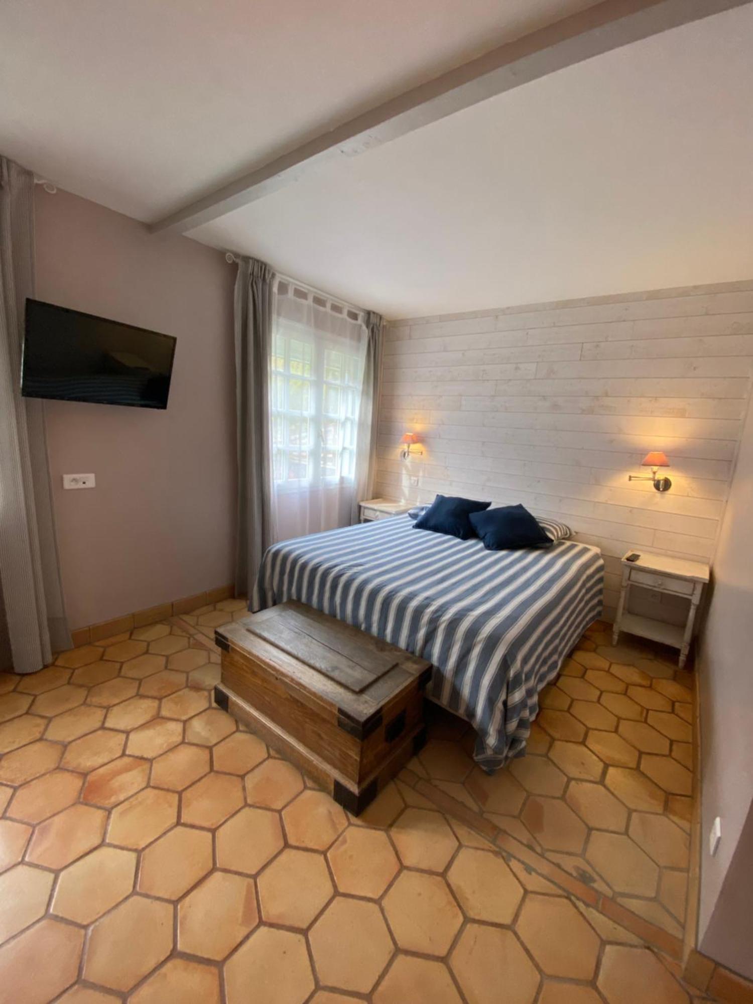 La Roca Flora Hotel Le Plan-de-la-Tour Bagian luar foto